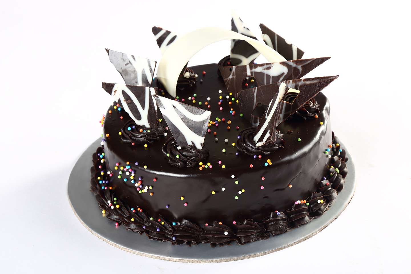 Amazon.com: DEZICAKES Fake Cake Chocolate Fudge Drizzle Strawberry Cake on  10