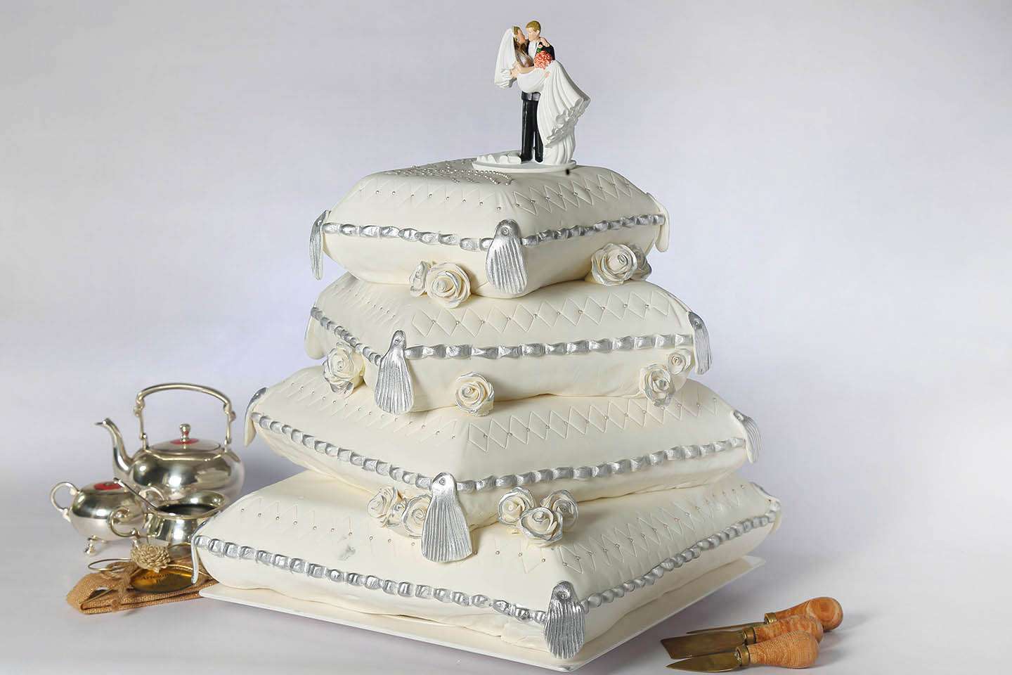 Neeru Mittal 4 Tire Wedding Cake